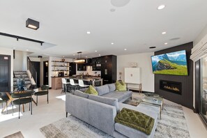 Televisión y chimenea 