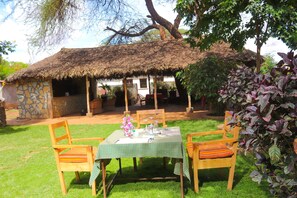 Outdoor dining - River Lumi Resort - Taveta (Chala)