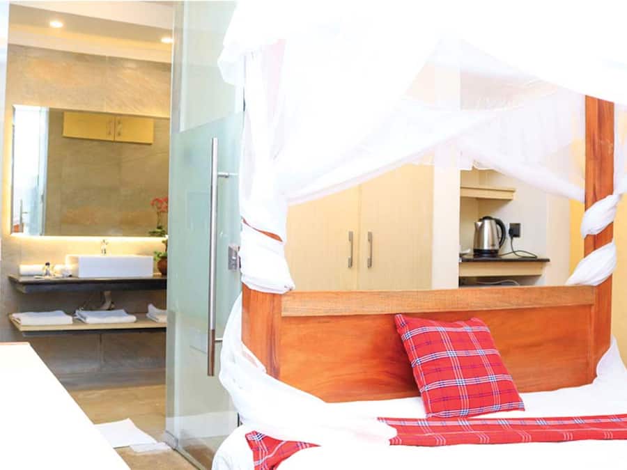 Skrivebord, blendingsgardiner, wi-fi (inkludert) og sengetøy