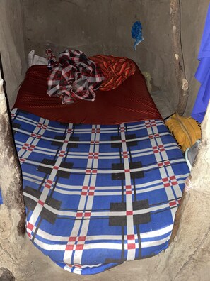 9 bedrooms, WiFi, bed sheets