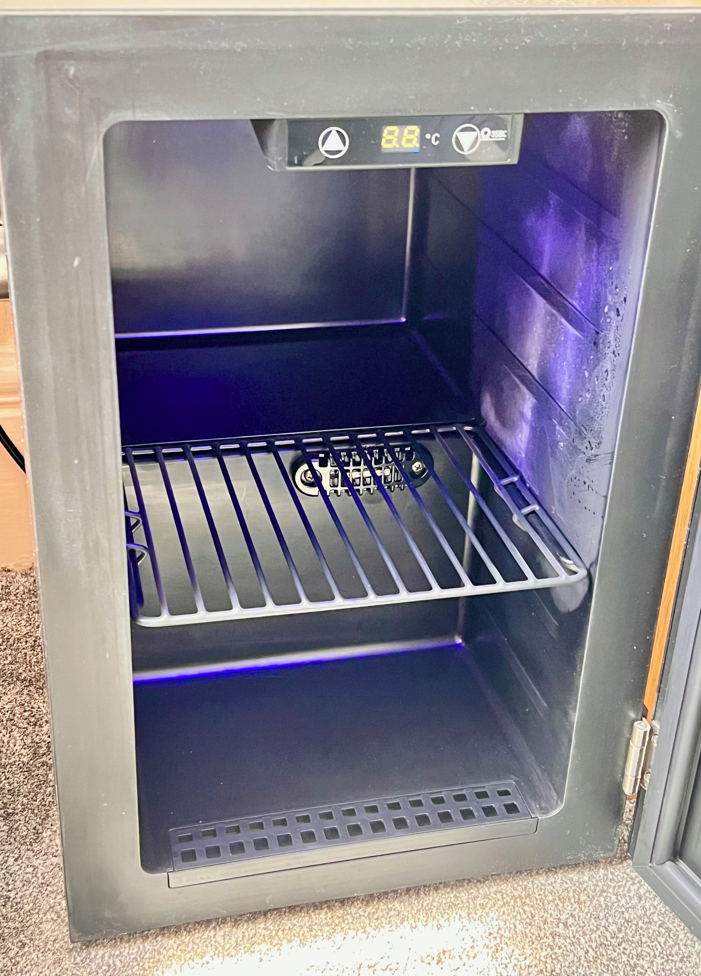 An empty oven with a digital display showing 88°C.