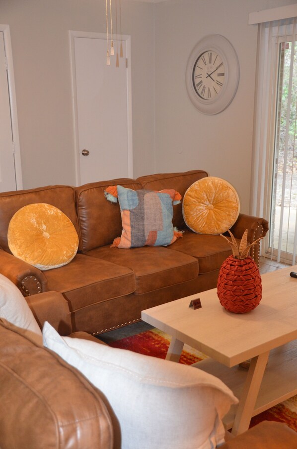 TV, Netflix, Hulu, streaming services