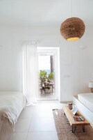 Hypo-allergenic bedding, down comforters, in-room safe, soundproofing