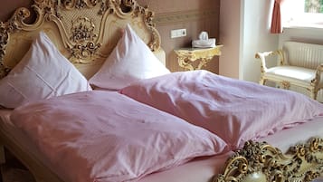 Con stile personalizzato, con arredamento individuale, una scrivania