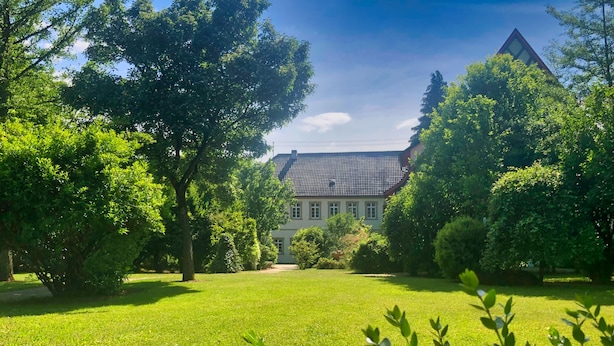 Front of property - Schloss Sennfeld (Adelsheim)