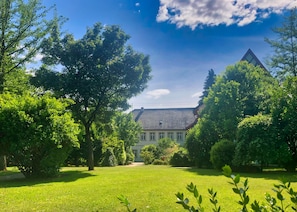 Front of property - Schloss Sennfeld (Adelsheim)