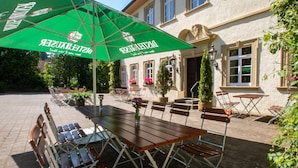 Exterior - Schloss Sennfeld (Adelsheim)