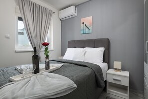 3 bedrooms, iron/ironing board, travel crib, free WiFi - Villa LiLi Apt 1 with balcony (Porec)