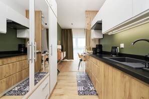 Fridge, microwave, stovetop, coffee/tea maker - Jaworska 4A Wrocław | Quiet Studio | Air conditioning (Wroclaw)