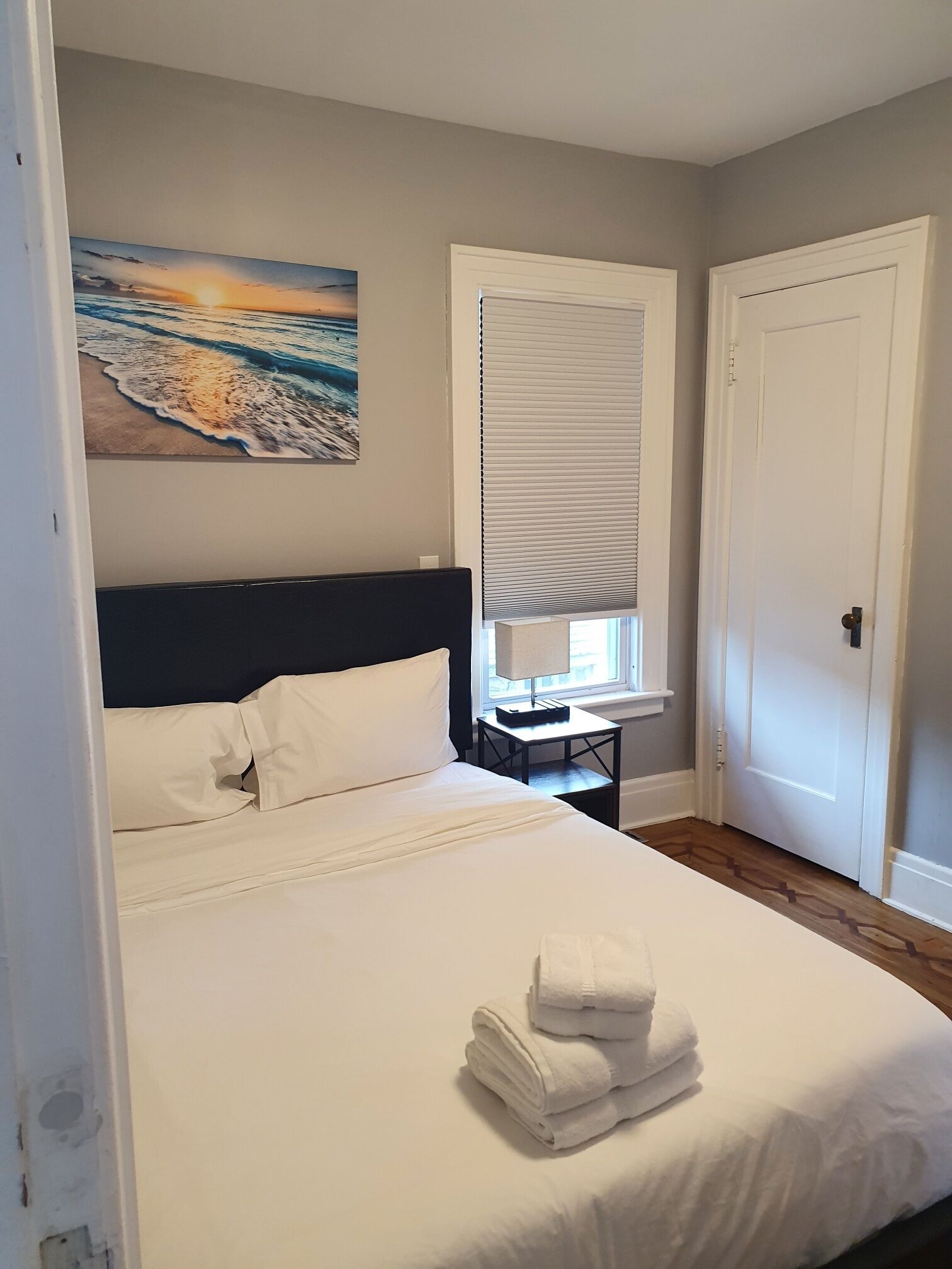 8 bedrooms, iron/ironing board, bed sheets