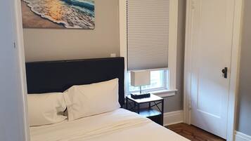 8 bedrooms, iron/ironing board, bed sheets