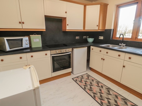 Fridge, electric kettle, toaster, cookware/dishes/utensils