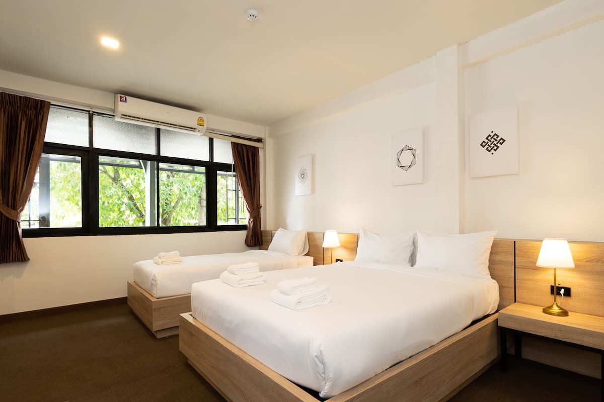 Deluxe Triple Room | Free WiFi, bed sheets
