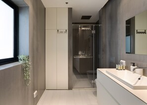 Apartament urbà | Bany | Tovalloles i paper higiènic 