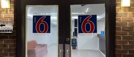 المنشأة من الخارج