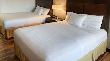 Schreibtisch, VerdunkelungsvorhÀnge, kostenloses WLAN, BettwÀsche