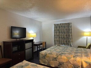 Desk, blackout curtains, free WiFi, bed sheets - Motel 6 Fancy Gap, VA (Fancy Gap)