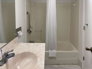 Combined shower/bathtub, bathrobes, towels - Motel 6 Fancy Gap, VA (Fancy Gap)