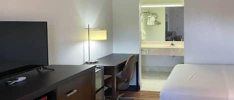 Schreibtisch, Verdunkelungsvorhänge, kostenloses WLAN, Bettwäsche