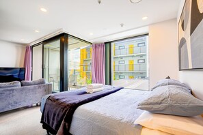 1 slaapkamer, een strijkplank/strijkijzer, gratis wifi, beddengoed