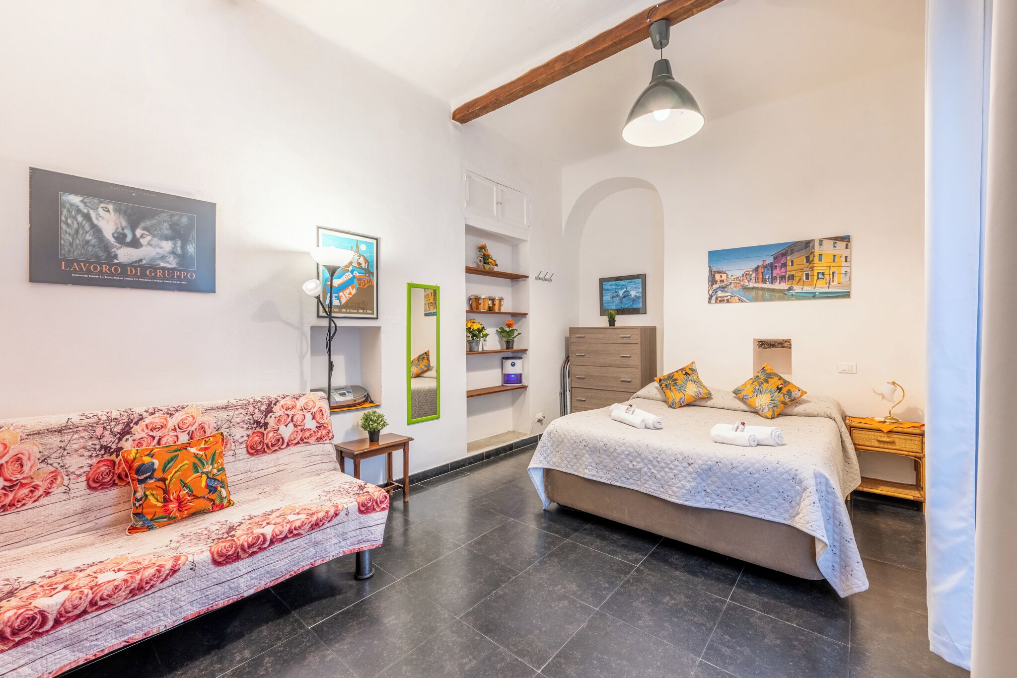 1 dormitorio, tabla de planchar con plancha, wifi y ropa de cama