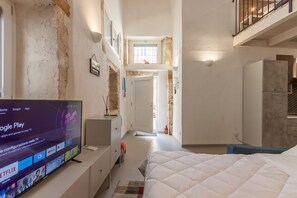 Familienapartment, 1 Doppelbett und Schlafsofa, 2 Bäder, Meerseite (Anatolè On Sea Shore) | 1 Schlafzimmer, kostenloses WLAN, Bettwäsche