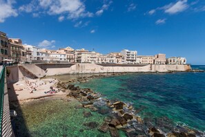 المنطقة المحيطة بالمنشأة