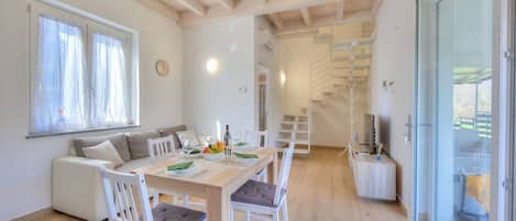 Familienapartment, Mehrere Schlafzimmer, 2 Bäder (Sunflower Terrace) | Speisen