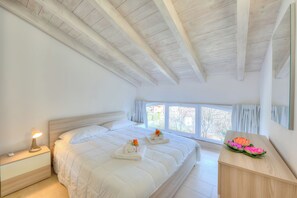 Family Apartment, Multiple Bedrooms, 2 Bathrooms (Golden Terrace)