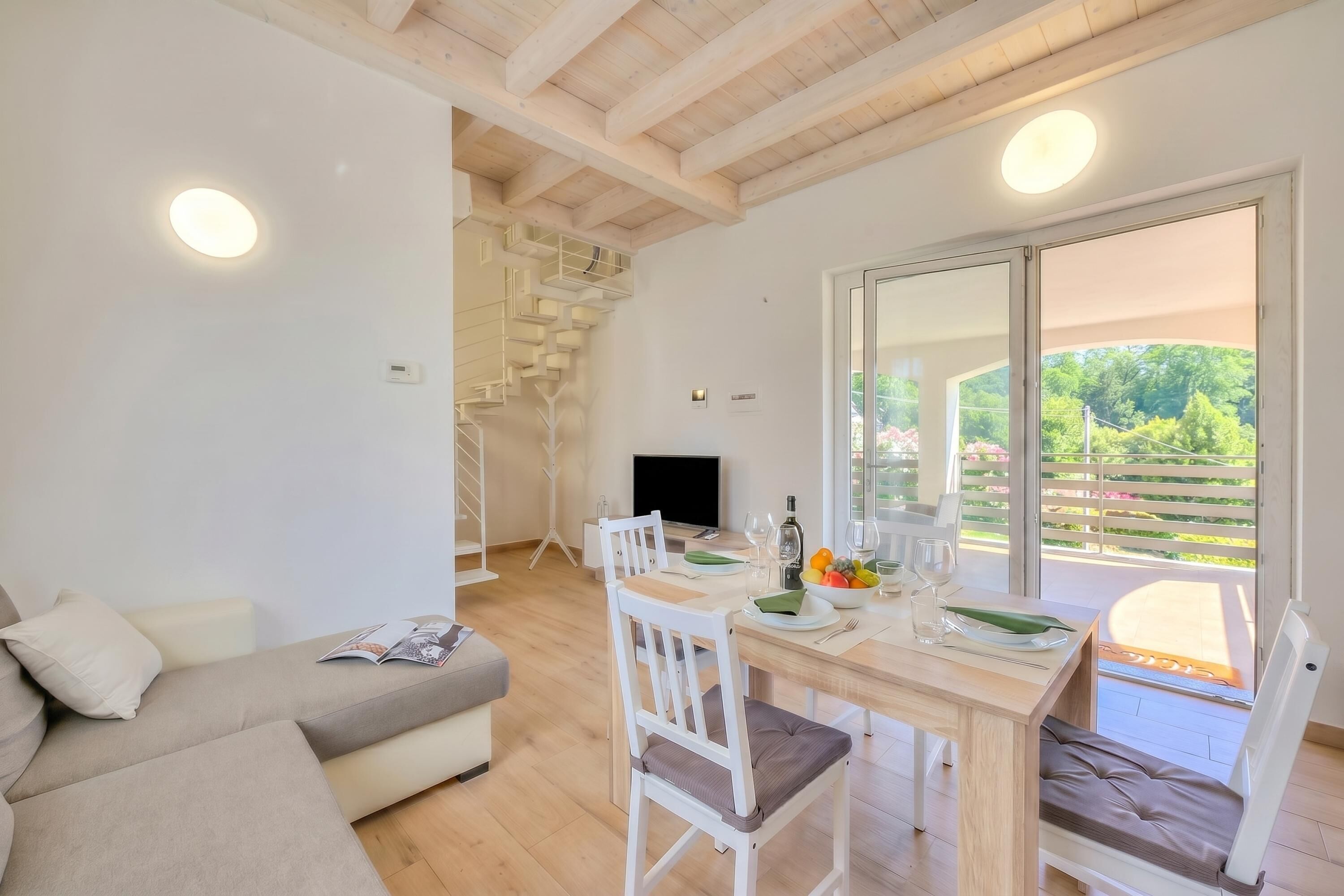 Appartamento familiare, 2 camere da letto, 2 bagni (Sunflower Terrace: Duplex for 4, Walk) | Area soggiorno | TV