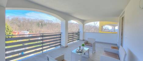 Apartamento familiar, varias habitaciones, 2 baños (Sunflower Terrace) | Terraza o patio