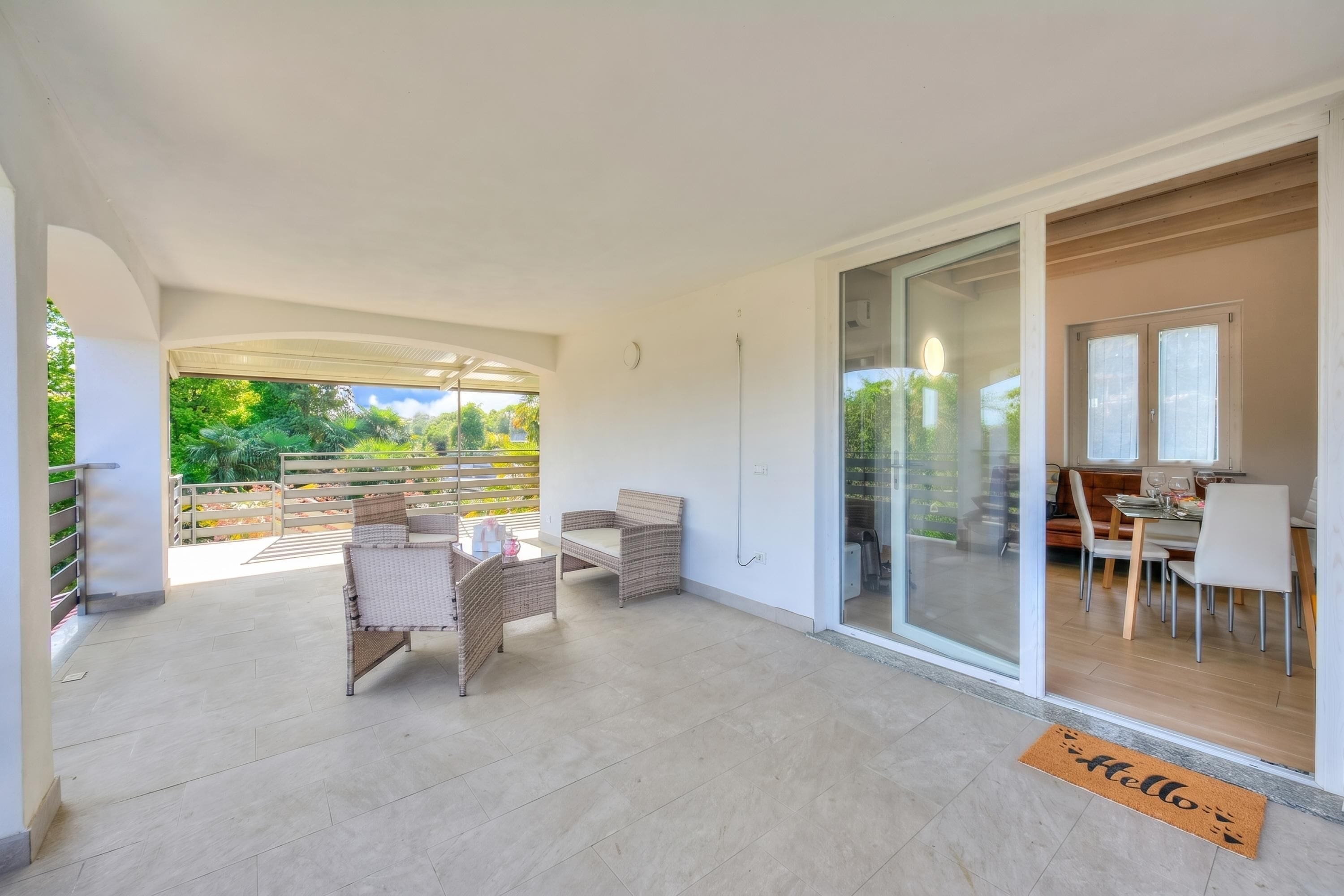 Family Apartment, Multiple Bedrooms, 2 Bathrooms (Golden Terrace) | Outdoor dining