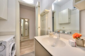 Bathroom - Barbarano House - Near Beach (Salò)