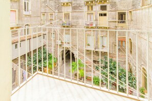 Family Apartment, Multiple Bedrooms, 2 Bathrooms (Sicula home in the city center) | Property grounds - Sicula home in the city center (Catania)