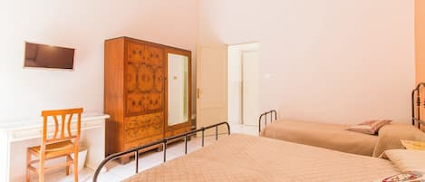 FamiljelÀgenhet - 3 sovrum - 2 badrum (Sicula home in the city center) | 3 sovrum, arbetsyta för laptop, gratis wi-fi och sÀngklÀder