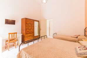 家庭公寓, 3 间卧室, 双浴室 (Sicula home in the city center) | 3 多间卧室、笔记本电脑工作区、免费 WiFi、床单