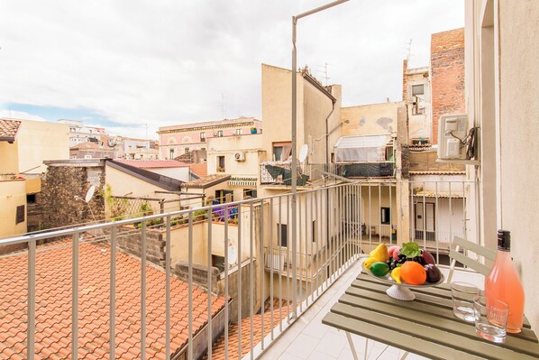 Family Apartment, Multiple Bedrooms, 2 Bathrooms (Sicula home in the city center) | Property grounds - Sicula home in the city center (Catania)