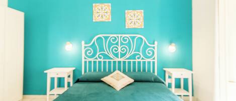 Family Apartment, Multiple Bedrooms, 2 Bathrooms (Sicula home in the city center) | 3 bedrooms, laptop workspace, free WiFi, bed sheets