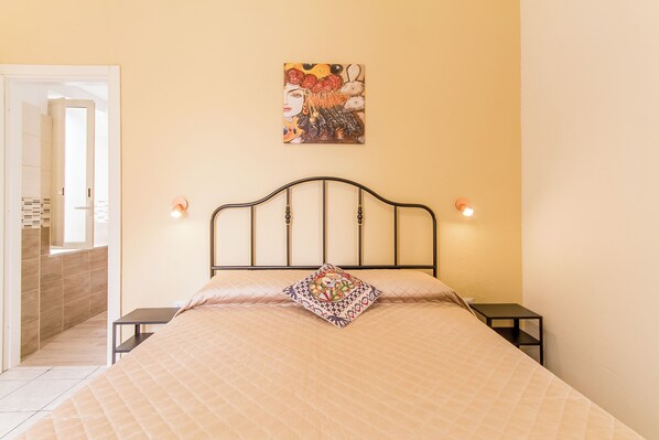 Family Apartment, 3 Bedrooms, 2 Bathrooms (Sicula home in the city center) | 3 bedrooms, laptop workspace, free WiFi, bed sheets