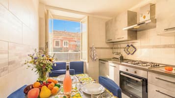 Fridge, microwave, oven, stovetop