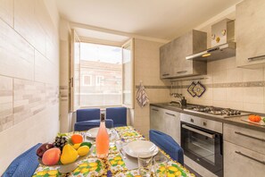 Family Apartment, 3 Bedrooms, 2 Bathrooms (Sicula home in the city center) | Private kitchen | Fridge, microwave, oven, stovetop