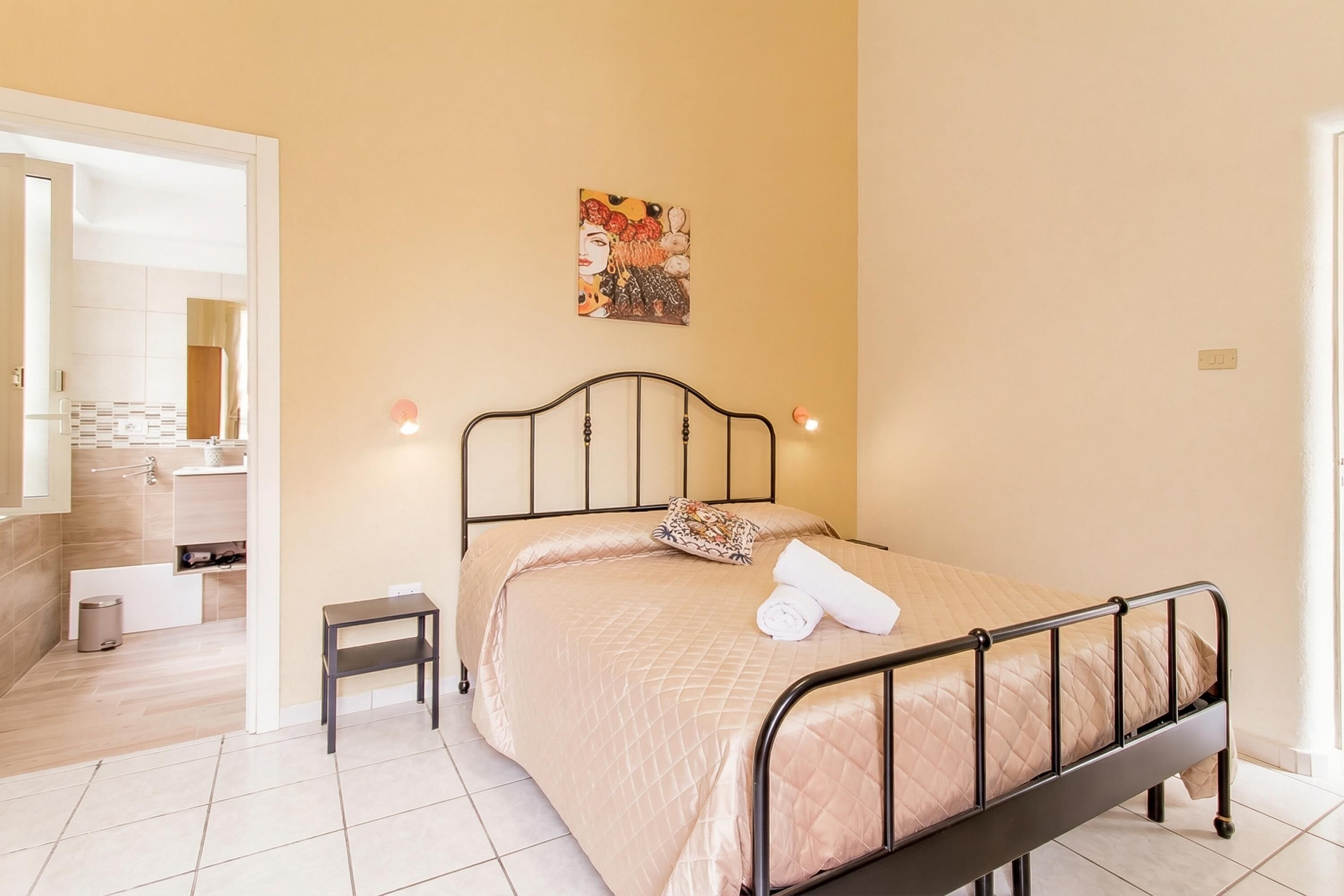 Family Apartment, Multiple Bedrooms, 2 Bathrooms (Sicula home in the city center)
