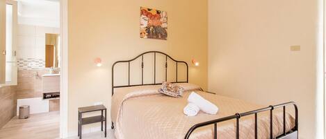 Family Apartment, Multiple Bedrooms, 2 Bathrooms (Sicula home in the city center)