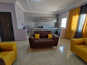 Living area - Bel appartement meublé Thies Senegal (Thies)