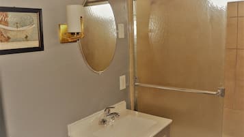 Apartment, 3 Bedrooms, City View | Bathroom