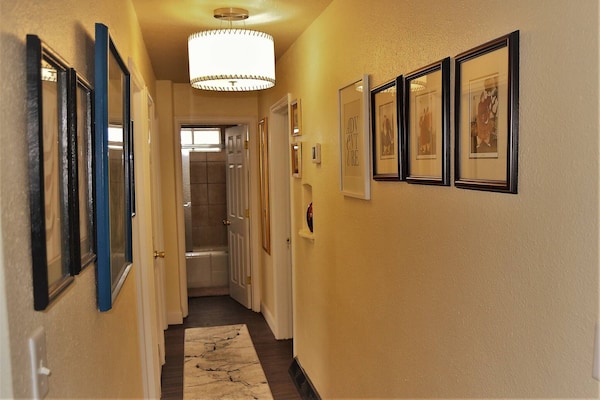The Gateway - A Beautiful Relaxing Three Bedrooms Apartment - Grand Forks