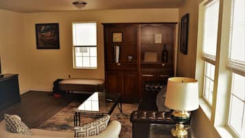 Apartment, 3 Bedrooms, City View | Living area