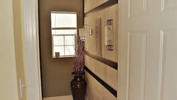 Apartment, 3 Bedrooms, City View | Hallway