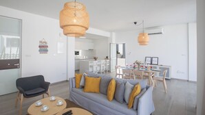 Villa, 4 Bedrooms, Private Pool, Garden View | Living area