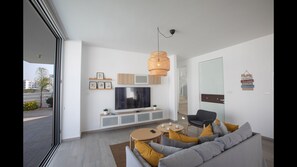 Villa, 4 Bedrooms, Private Pool, Garden View | Living area